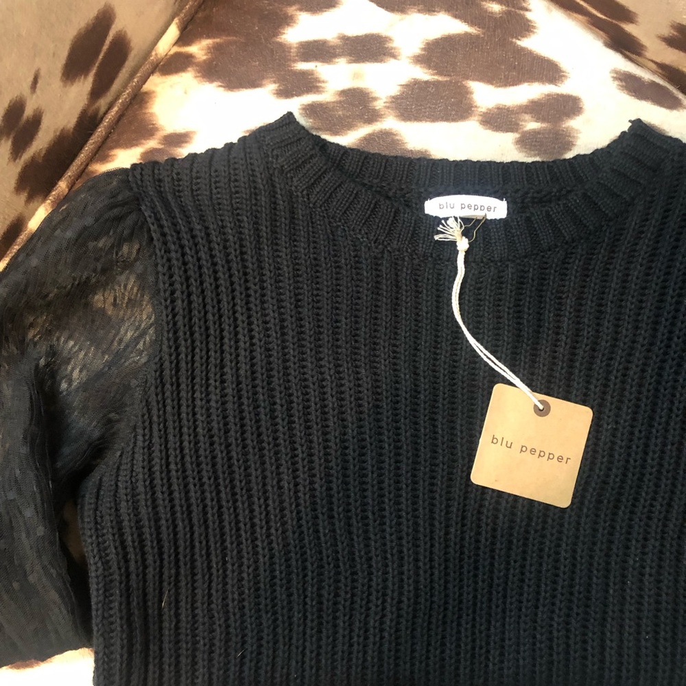 Texas boutique sweater with lace sleeves. New. Size medium
